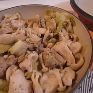 ルクルーゼキャセロールで作る鶏肉としめじの蒸し煮